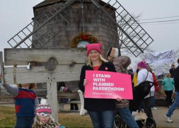 Calling for the protection of Planned Parenthood and Roe v. Wade