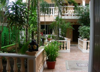 ArtComm_HotelCourtyard_IngridEverson