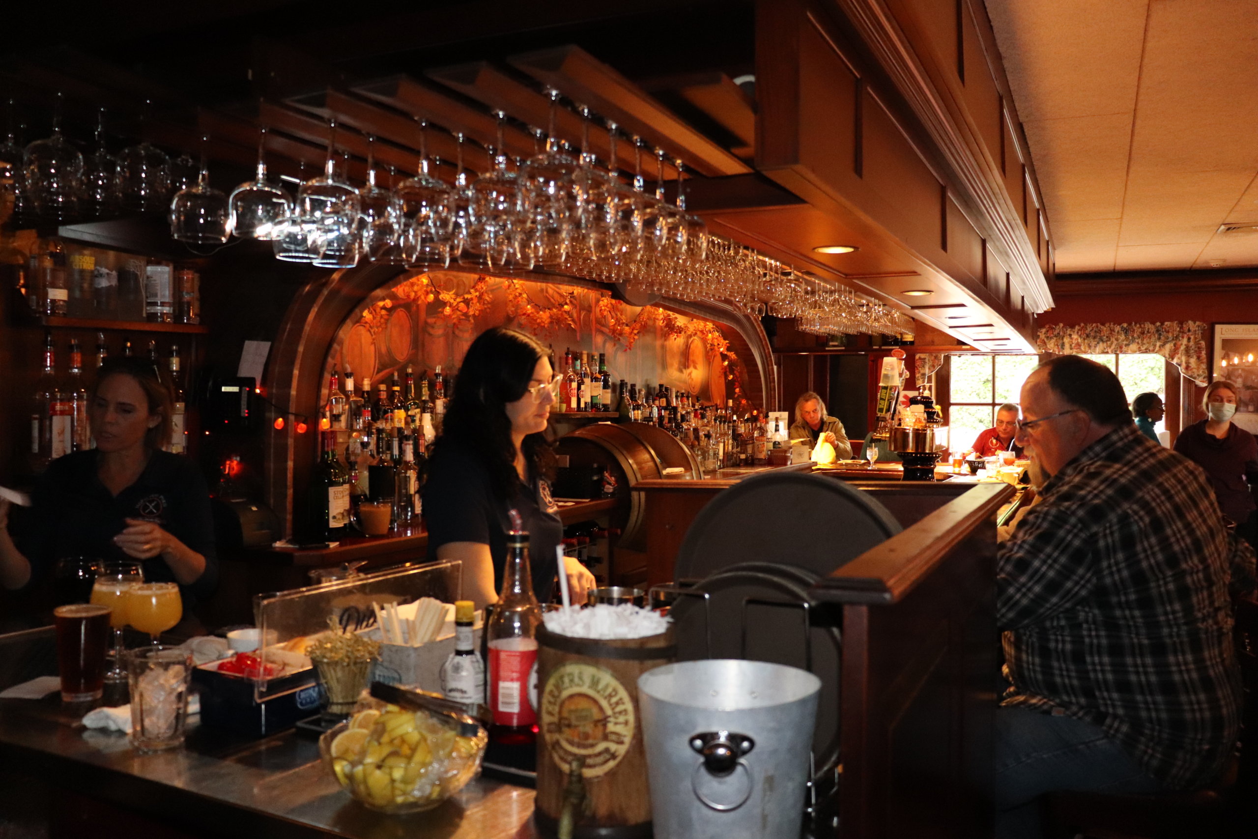 On a Sunday in November, the Cooperage Inn was fully booked.