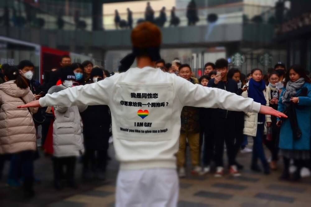 Linjie Deng's performance art in Beijing Square