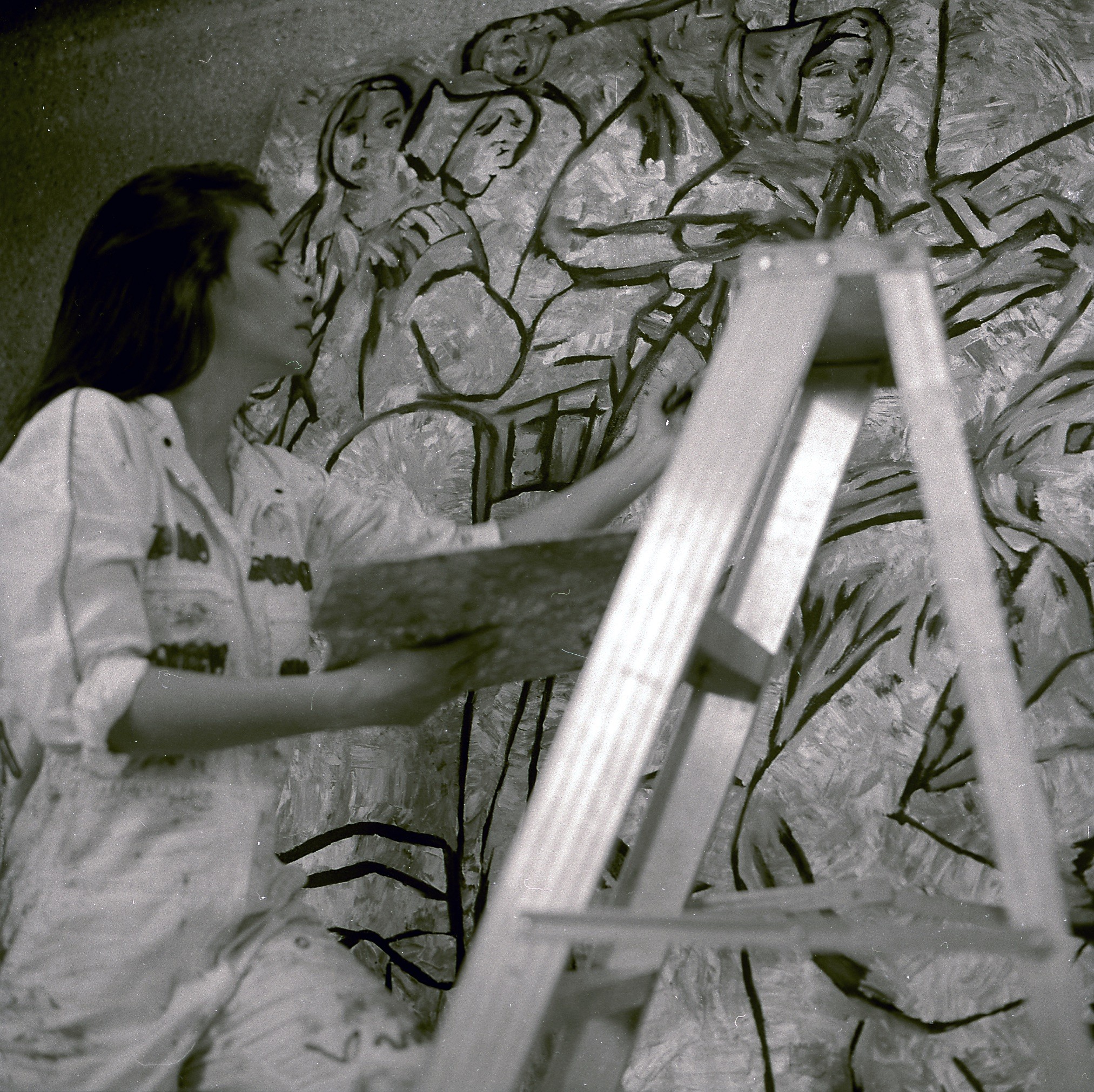 Veronica Ruiz de Velasco working on a mural