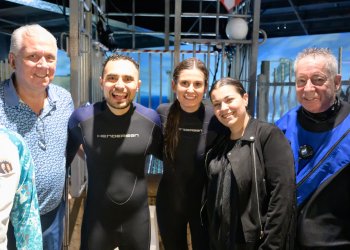 Shark Tank Showdown Divers Frank Giordano, Earl Garrison, Alex Calamia, Jenn Seelig, Erikka Silverman, Dive instructor Barry Lipsky, Jim Skinner at LI Aquarium